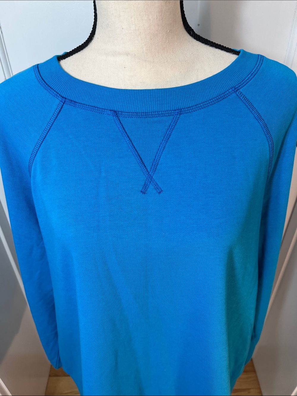 NEW LIVI by Lane Bryant French Terry Crew-Neck Sweatshirt Vibrant Blue, Sz 18/20 - Picture 5 of 7
